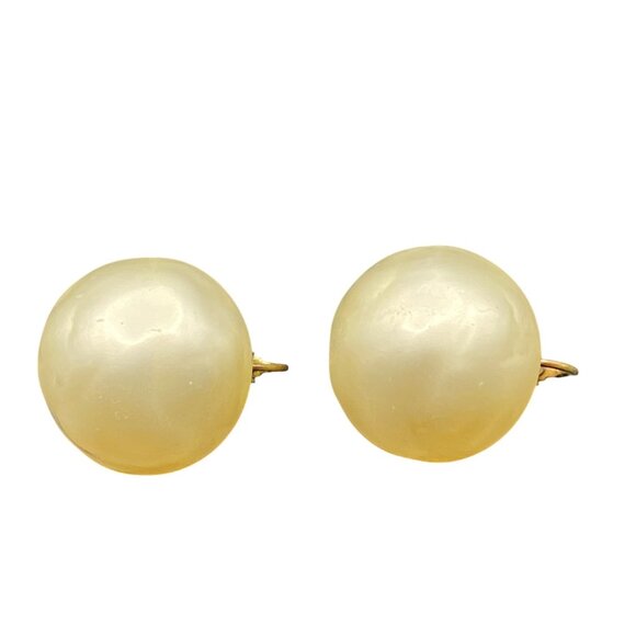 Signed Richelieu Vintage Pearlized Dome Clip On Earrings Gold Tone Mid Century - Picture 3 of 10